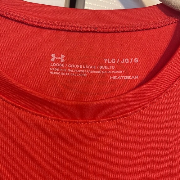 Under Armour  short sleeve shirt in red and black size Youth large - Picture 3 of 9